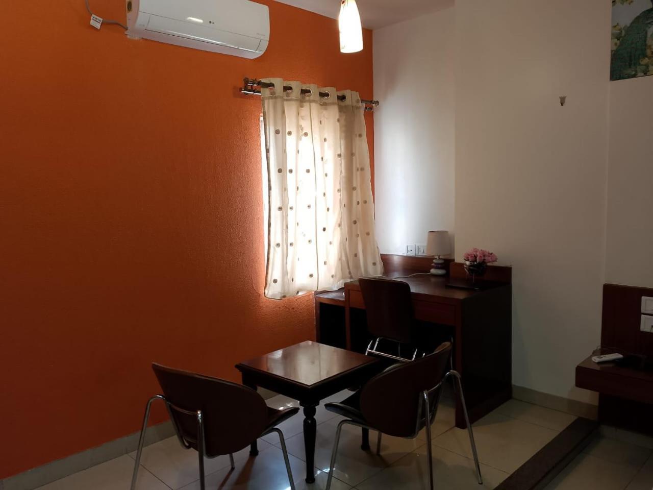 Hotel Cubbon - 10 Minute Walk To Mg Road, Mg Road Metro And Church Street 2*